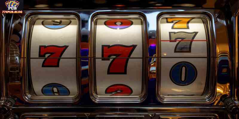 spinning 3 reel classic slots machine